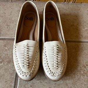 Sofft Leather Loafer Moccasin Moc Toe Flat Driving Shoe Slip-On Ivory size 8.5